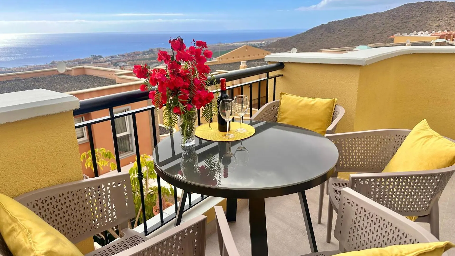 Sunshine Apartment With Sea Viev contacts
